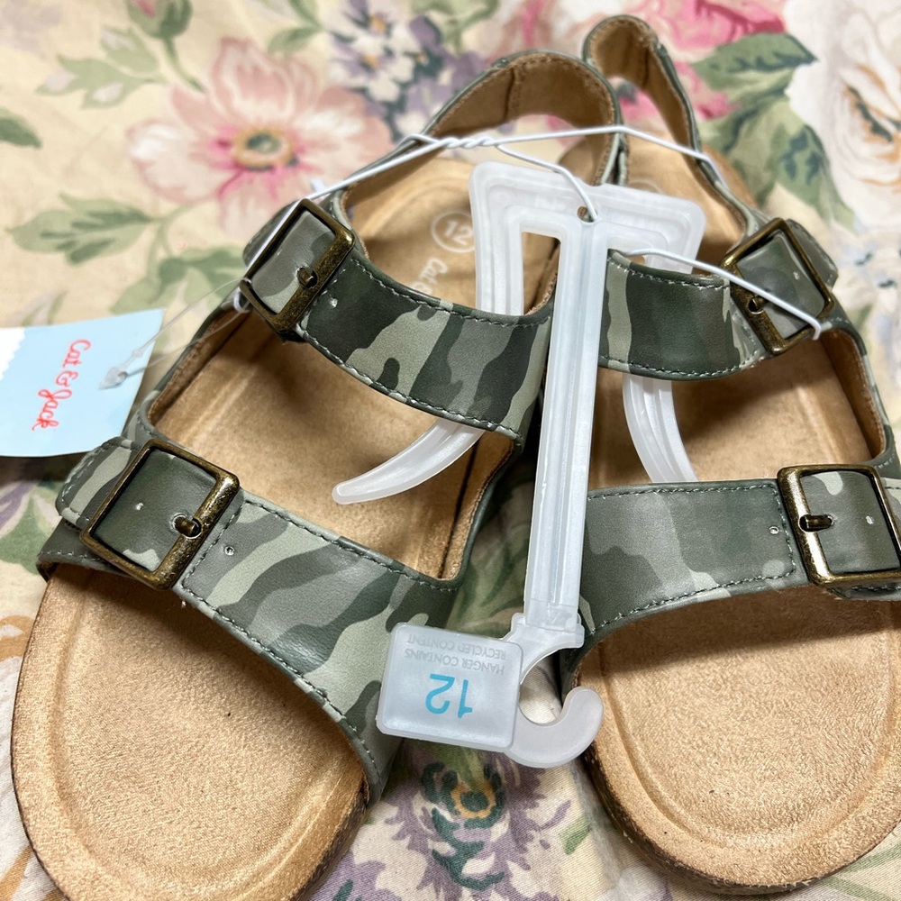 Sandles - Picture 2 of 7